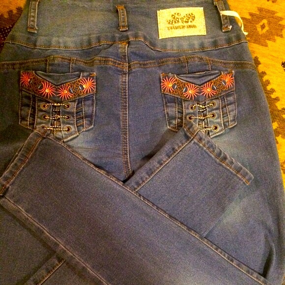 High Waist Booty Push Up Jeans. 🌹Lots of stretch - Picture 2 of 4